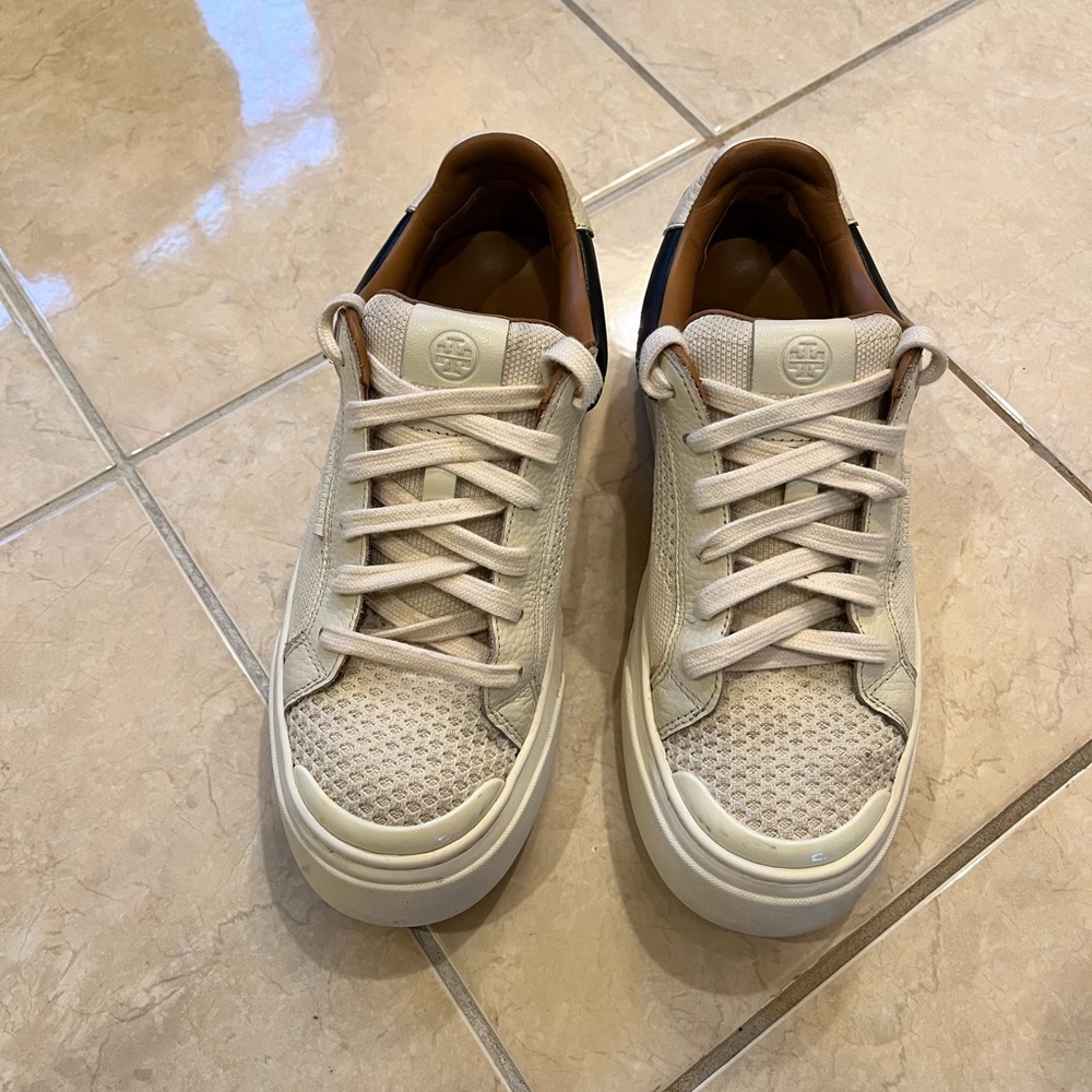 Tory Burch
Women's Ladybug Knit Sneakers size 7 - Picture 7 of 9